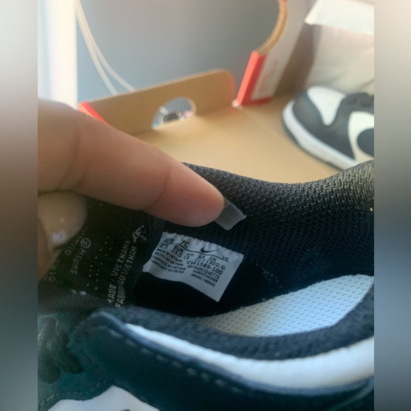 Kids Nike Panda Dunks - Picture 6 of 7